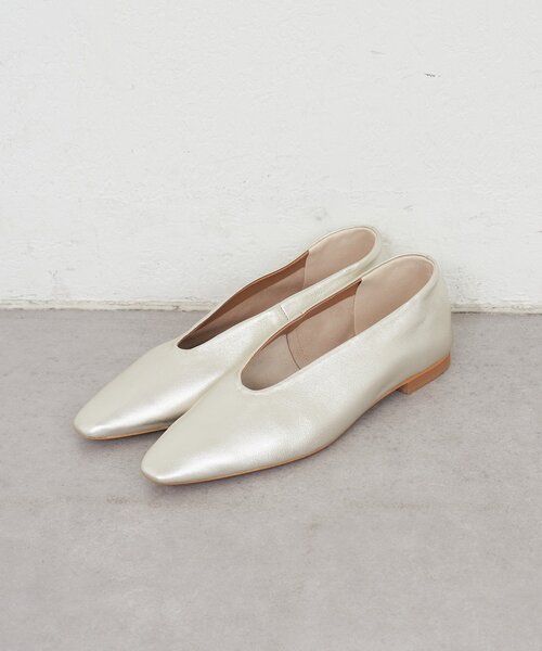 SHENERY（シーナリー）の「フラットシューズ（パンプス・レディース・ベージュ/ゴールド・37/36/38）」の2枚目の写真