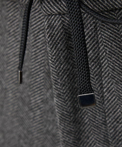 ABAHOUSE GRAY(アバハウスグレイ)の「【上下2点SET/WEB限定】ヘリンボーン ジャガード ニットセットアップ / スーツ(セットアップ・メンズ・ブルー/チャコールグレー/ブラック・44/46/48/50)」の20枚目の写真