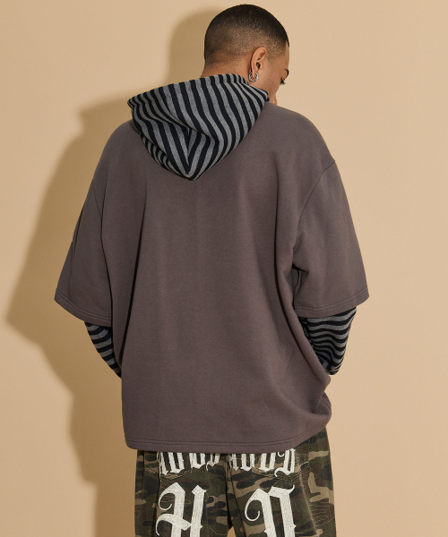 HOODHOOD(フッドフッド)の「エイリアンハンズレイヤードストライプフードチャコール(パーカー・レディース・その他・1/2)」の4枚目の写真