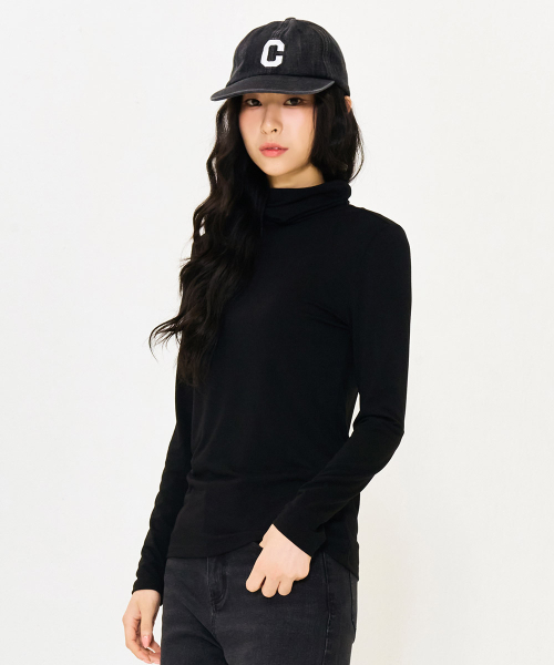 CHASECULT（チェイスカルト）の「女性 ベーシック タートルネック Tシャツ-ブラック（Tシャツ/カットソー・レディース・ブラック・90/85/95）」の2枚目の写真