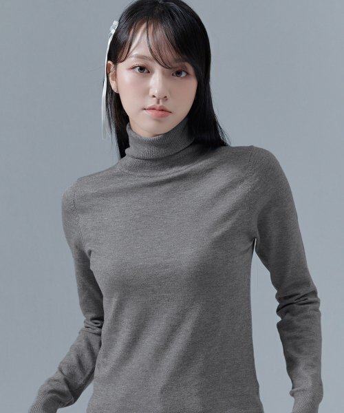 CHASECULT(チェイスカルト)の「女性ベーシックタートルスウェット-CGZG5252E0B(ニット/セーター・レディース・ライトグレー・85/90/95)」の2枚目の写真