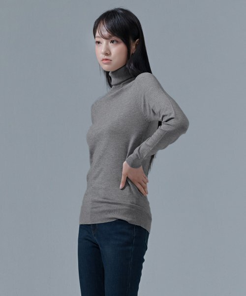 CHASECULT(チェイスカルト)の「女性ベーシックタートルスウェット-CGZG5252E0B(ニット/セーター・レディース・ライトグレー・85/90/95)」の3枚目の写真