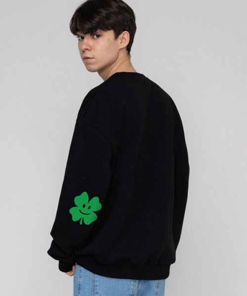 GRAVER（グレーバー）の「[UNISEX]エルボークローバースマイルスウェット_ブラック（スウェット・レディース・ブラック・SMALL/MEDIUM/LARGE/X-LARGE）」の2枚目の写真