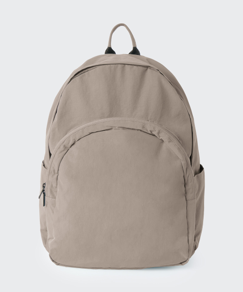 MUSINSA STANDARD（ムシンサスタンダード）の「クリンクルラウンドポケットバックパック[グレーシベージュ]（バックパック/リュック・メンズ・その他・FREE）」の2枚目の写真