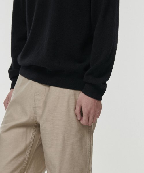 MUSINSA STANDARD（ムシンサスタンダード）の「[プレミアム] カシミヤ100 タートルネックニット [ブラック]（ニット/セーター・メンズ・その他・SMALL/MEDIUM/LARGE/X-LARGE/XX-LARGE）」の6枚目の写真