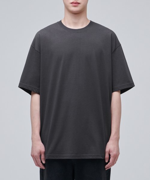 MUSINSA STANDARD（ムシンサスタンダード）の「[クールタンダード] オーバーサイズクルーネックTシャツ [ガンメタル]（Tシャツ/カットソー・メンズ・その他・LARGE/X-LARGE/XX-LARGE/XXX-LARGE/SMALL/MEDIUM）」の2枚目の写真