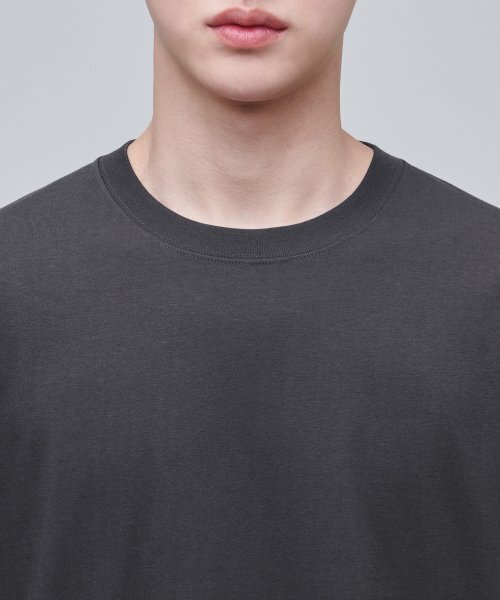 MUSINSA STANDARD（ムシンサスタンダード）の「[クールタンダード] オーバーサイズクルーネックTシャツ [ガンメタル]（Tシャツ/カットソー・メンズ・その他・LARGE/X-LARGE/XX-LARGE/XXX-LARGE/SMALL/MEDIUM）」の4枚目の写真