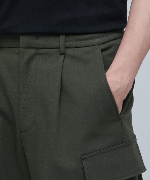 MUSINSA STANDARD（ムシンサスタンダード）の「ワイドバンディングカーゴハーフスラックス[ダスティカーキ]（スラックス・メンズ・その他・40/31/33/26/27/28/29/38/42/36/34/32/30）」の7枚目の写真