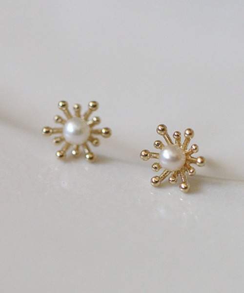 yu-ka(ユーカ)の「YU-KA:ミニパール スパークスタッドピアス mini Pearl stud pierce(ピアス(両耳用)・レディース・ゴールド・FREE)」の1枚目の写真