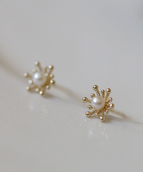 yu-ka(ユーカ)の「YU-KA:ミニパール スパークスタッドピアス mini Pearl stud pierce(ピアス(両耳用)・レディース・ゴールド・FREE)」の2枚目の写真