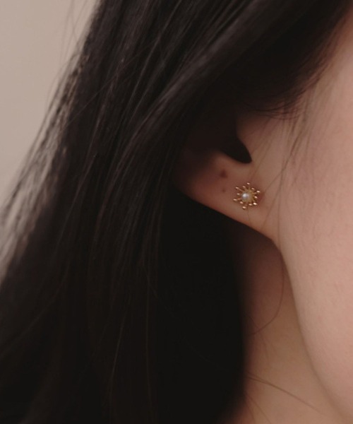 yu-ka(ユーカ)の「YU-KA:ミニパール スパークスタッドピアス mini Pearl stud pierce(ピアス(両耳用)・レディース・ゴールド・FREE)」の3枚目の写真