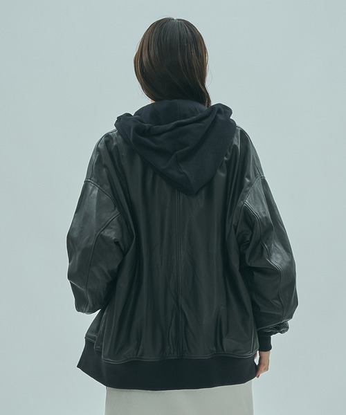 sisii(シシ)の「(SISII x GENE HEAVENS)LEATHER BIG MA1 JACKET(MA-1・レディース・ブラック・ONE SIZE)」の4枚目の写真