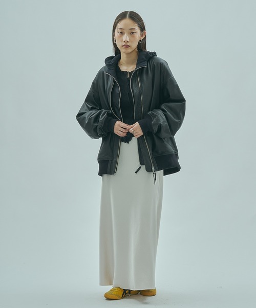 sisii(シシ)の「(SISII x GENE HEAVENS)LEATHER BIG MA1 JACKET(MA-1・レディース・ブラック・ONE SIZE)」の5枚目の写真