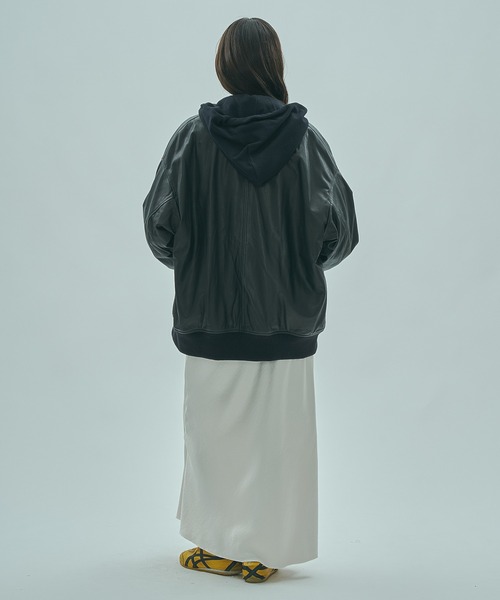 sisii(シシ)の「(SISII x GENE HEAVENS)LEATHER BIG MA1 JACKET(MA-1・レディース・ブラック・ONE SIZE)」の7枚目の写真