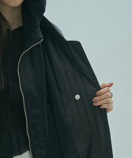 sisii(シシ)の「(SISII x GENE HEAVENS)LEATHER BIG MA1 JACKET(MA-1・レディース・ブラック・ONE SIZE)」の8枚目の写真