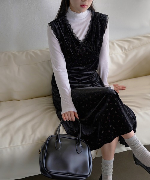 UNE MANSION（ユヌマンション）の「【選べる3種類のベルベットパターン生地】リボン×レーストリミングデザインベルベットロングワンピース（ワンピース・レディース・ブラック系その他/ブラック/ブラック系その他2・FREE）」の3枚目の写真