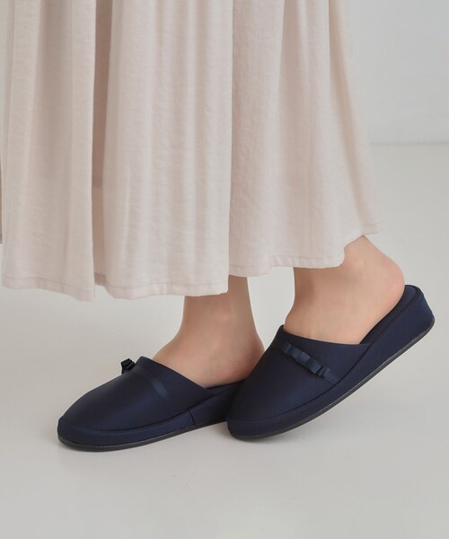 SHOO・LA・RUE(シューラルー)の「【セレモニー】トート付き ヒールスリッパ(ルームシューズ/スリッパ・レディース・ブルー系その他/ブラック・00)」の3枚目の写真