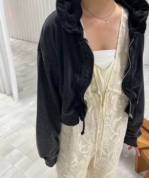 Ameri（アメリ）の「2WAY SILHOUETTE V NECK ROMPERS（つなぎ/オールインワン・レディース・アイボリー/ブラック/ブルー・X-SMALL/SMALL/MEDIUM）」の9枚目の写真