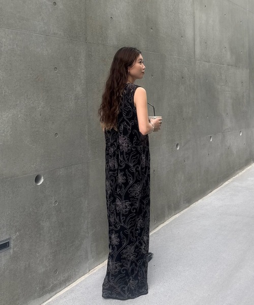 Ameri（アメリ）の「2WAY SILHOUETTE V NECK ROMPERS（つなぎ/オールインワン・レディース・アイボリー/ブラック/ブルー・X-SMALL/SMALL/MEDIUM）」の14枚目の写真