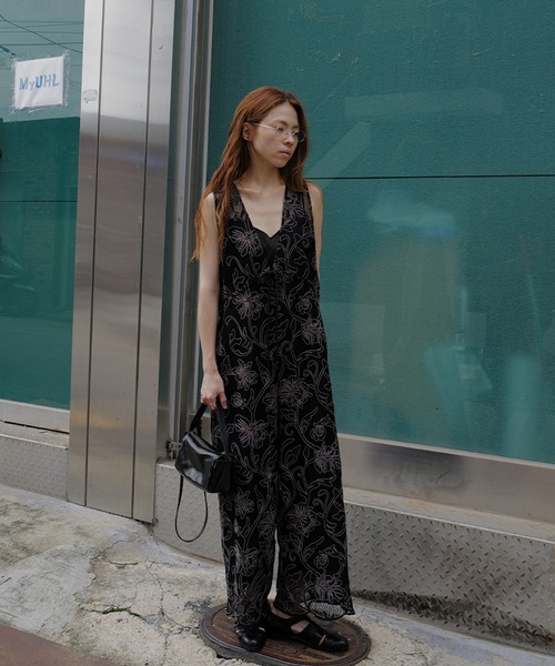 Ameri（アメリ）の「2WAY SILHOUETTE V NECK ROMPERS（つなぎ/オールインワン・レディース・アイボリー/ブラック/ブルー・X-SMALL/SMALL/MEDIUM）」の19枚目の写真