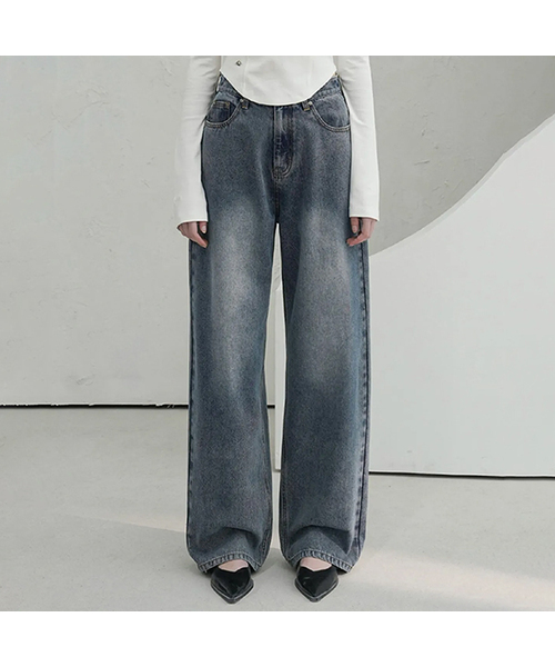 Vivacious(ビバシャス)の「Brush Wide Denim Pants LIGHT BLUE(デニムパンツ・レディース・ライトブルー・LARGE/MEDIUM/SMALL/X-LARGE)」の1枚目の写真