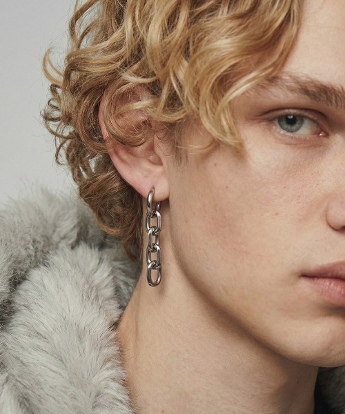 MONOCHROME(モノクローム)の「【MONOCHROME】 Long Chain Silver Hoop Earrings / ロングチェーンシルバーフープピアス / ユニセックス(ピアス(片耳用)・メンズ・シルバー・FREE)」の1枚目の写真