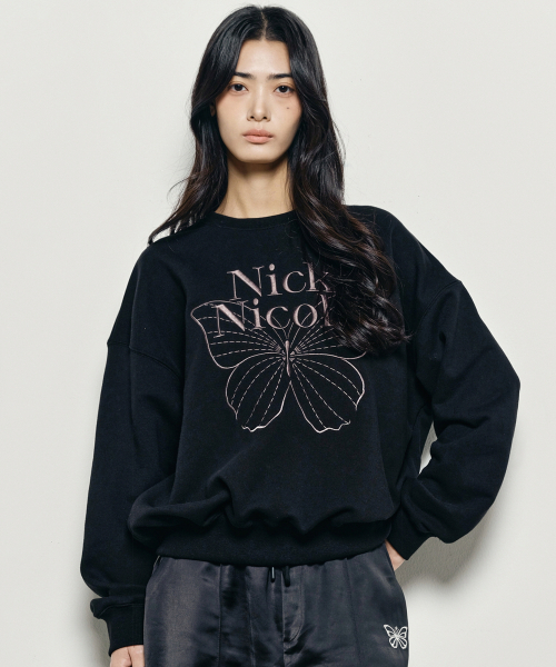 NICK&NICOLE(ニックアンドニコール)の「VOLUME BUTTERFLY SIGNATURE SWEATSHIRT_BLACK CHARCOAL(スウェット・レディース・その他・FREE)」の2枚目の写真