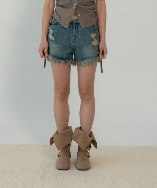 ZIZEMUSEUM(ジゼミュージアム)の「FRINGE DENIM SHORTS (BLUE)(その他パンツ・レディース・その他・SMALL/MEDIUM/LARGE)」の1枚目の写真