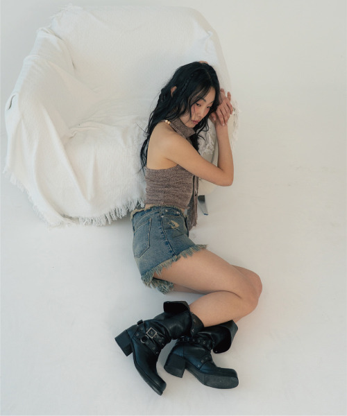 ZIZEMUSEUM(ジゼミュージアム)の「FRINGE DENIM SHORTS (BLUE)(その他パンツ・レディース・その他・SMALL/MEDIUM/LARGE)」の3枚目の写真