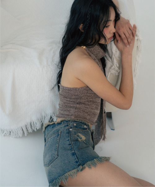 ZIZEMUSEUM(ジゼミュージアム)の「FRINGE DENIM SHORTS (BLUE)(その他パンツ・レディース・その他・SMALL/MEDIUM/LARGE)」の4枚目の写真