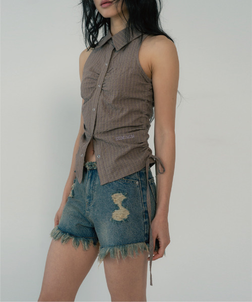 ZIZEMUSEUM(ジゼミュージアム)の「FRINGE DENIM SHORTS (BLUE)(その他パンツ・レディース・その他・SMALL/MEDIUM/LARGE)」の5枚目の写真