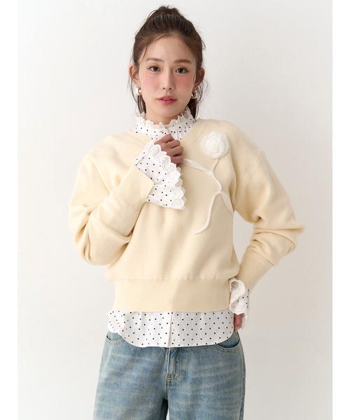 CALNAMUR（カルナムール）の「オーガンコサージュVネックニット（ニット/セーター・レディース・グレー/ホワイト/ネイビー/ライトイエロー・FREE）」の21枚目の写真