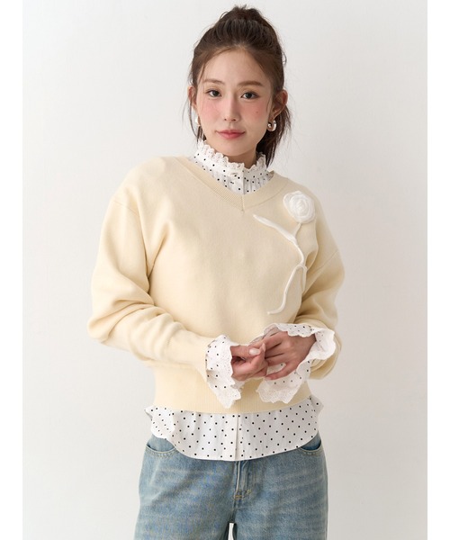 CALNAMUR（カルナムール）の「オーガンコサージュVネックニット（ニット/セーター・レディース・グレー/ホワイト/ネイビー/ライトイエロー・FREE）」の22枚目の写真