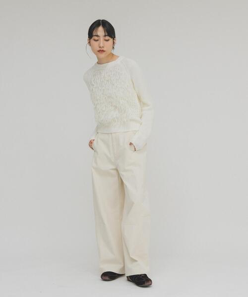 KBF（ケイビーエフ）の「コンパクトフリンジニット（ニット/セーター・レディース・オフホワイト/チャコールグレー・ONE）」の7枚目の写真