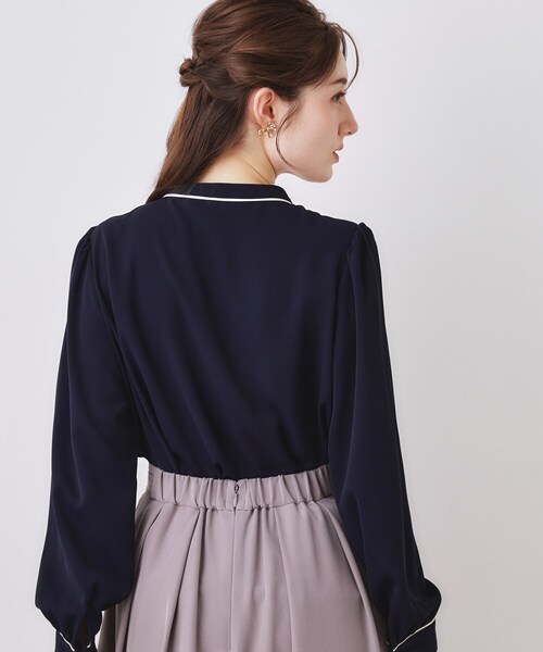 couture brooch（クチュールブローチ）の「【ハレの日・通勤】配色タックタイブラウス（シャツ/ブラウス・レディース・ベージュ系その他2/アイボリー系4/ネイビー系4・36/38/40/42）」の14枚目の写真