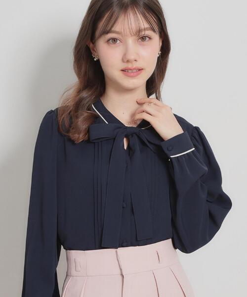 couture brooch（クチュールブローチ）の「【ハレの日・通勤】配色タックタイブラウス（シャツ/ブラウス・レディース・ベージュ系その他2/アイボリー系4/ネイビー系4・36/38/40/42）」の17枚目の写真