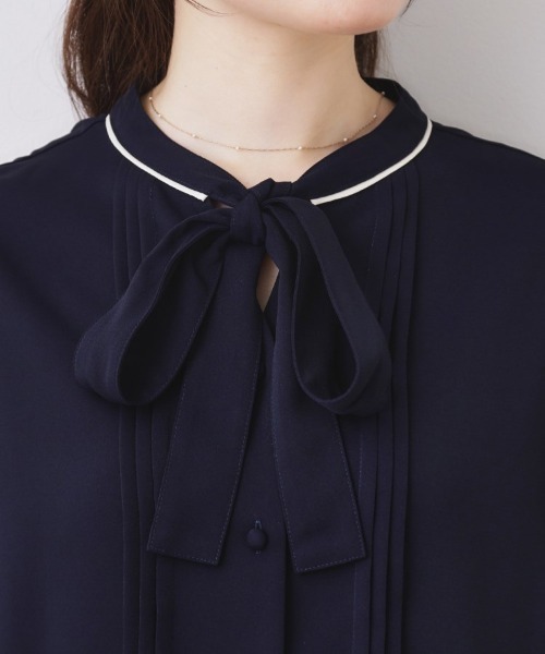 couture brooch（クチュールブローチ）の「【ハレの日・通勤】配色タックタイブラウス（シャツ/ブラウス・レディース・ベージュ系その他2/アイボリー系4/ネイビー系4・36/38/40/42）」の7枚目の写真