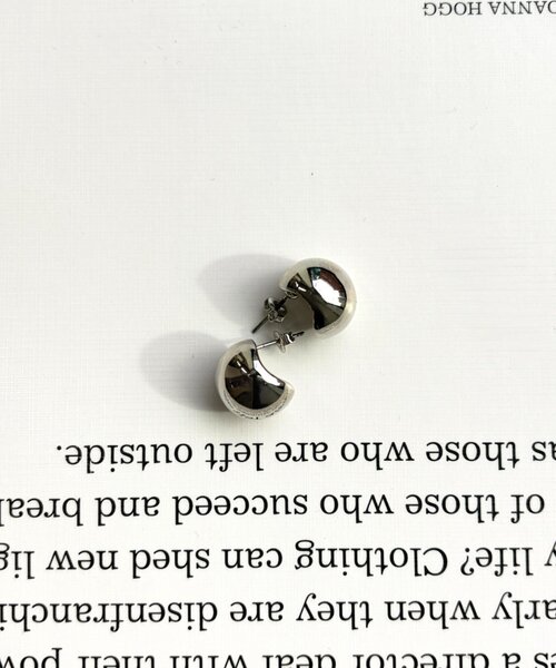 LOUNGEDRESS（ラウンジドレス）の「【GALENA/ガレナ】ドームピアス（ピアス（両耳用）・レディース・ゴールド/シルバー・FREE）」の2枚目の写真