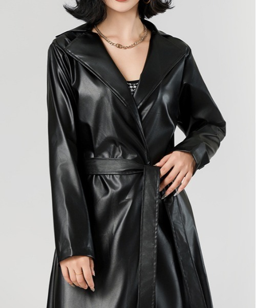 &soiree(アンドソワレ)の「ロング丈レザートレンチコート(トレンチコート・レディース・ブラック・SMALL/MEDIUM/LARGE/X-LARGE)」の2枚目の写真