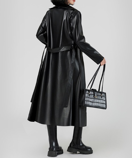 &soiree(アンドソワレ)の「ロング丈レザートレンチコート(トレンチコート・レディース・ブラック・SMALL/MEDIUM/LARGE/X-LARGE)」の5枚目の写真