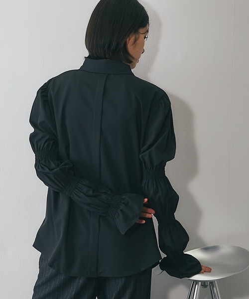 SMILE ORCHID(スマイルオーキッド)の「【2点セット】アシンメトリーニット×シャーリングブラウス(シャツ/ブラウス・レディース・ホワイト/ブラック・M)」の21枚目の写真