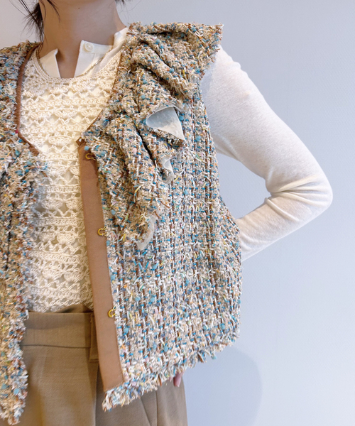 IENA LA BOUCLE(イエナラブークル)の「IENA LA BOUCLE LINTONツィードフリルベスト(その他アウター・レディース・ベージュ系その他・FREE)」の4枚目の写真