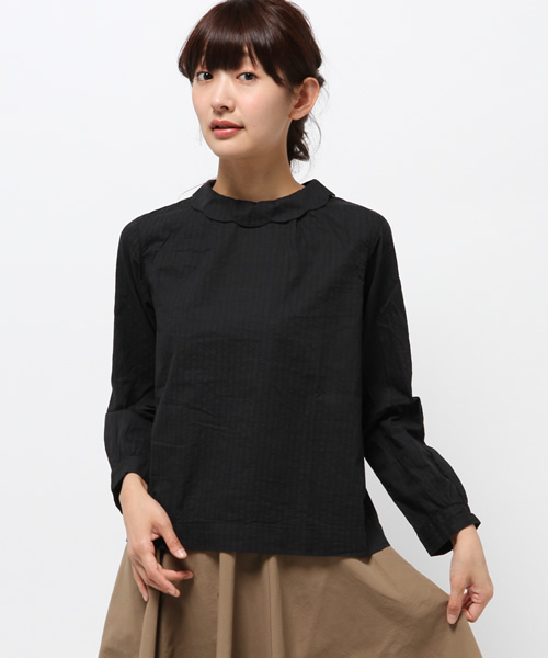 POU DOU DOU(プードゥドゥ)の「スカラップ衿長袖ブラウス(シャツ/ブラウス・レディース・オフホワイト/ブラック/グリーン系その他/ピンク系その他・3)」の2枚目の写真