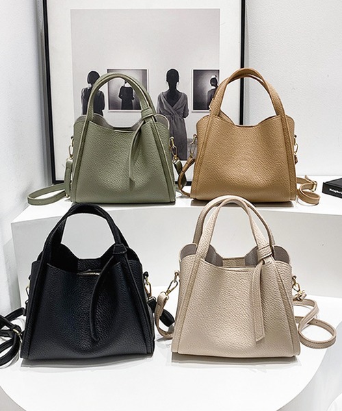 ADDITION STORE（アディションストア）の「【2WAY】BOXシルエット フェイクレザーショルダーバッグ / カウレザータッチフェイクレザーの質感が◎（ショルダーバッグ・レディース・オフホワイト/ブラック/カーキ/ベージュ・ONE SIZE）」の18枚目の写真
