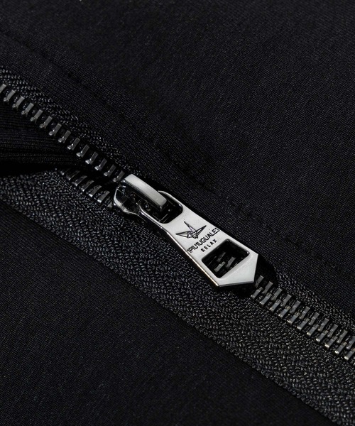 1PIU1UGUALE3  RELAX （ウノピゥウノウグァーレトレ リラックス）の「1PIU1UGUALE3 RELAX(ウノピゥウノウグァーレトレ リラックス)バイカーテックフーディー（パーカー・メンズ・ブラック・S/M/L/XL/XXL）」の3枚目の写真