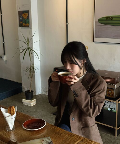 MUSINSA STANDARD WOMAN（ムシンサスタンダードウーマン）の「ウィメンズ シンセティックスエード オーバーサイズ ブレザー [ブラウン]（テーラードジャケット・レディース・その他・SMALL/MEDIUM/LARGE/X-SMALL）」の6枚目の写真