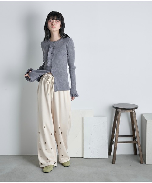 THE YOn（ザヨン）の「ビジューデザインスウェットイージーパンツ（スウェットパンツ・レディース・アイボリー/サックスブルー/グレー・FREE）」の17枚目の写真