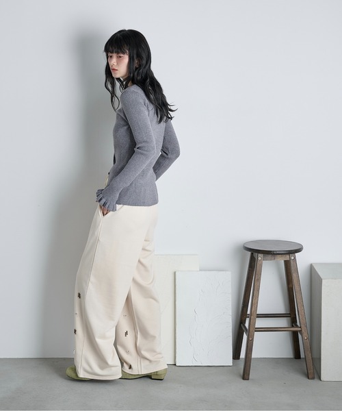 THE YOn（ザヨン）の「ビジューデザインスウェットイージーパンツ（スウェットパンツ・レディース・アイボリー/サックスブルー/グレー・FREE）」の20枚目の写真