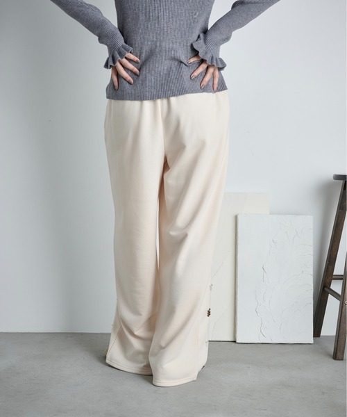 THE YOn（ザヨン）の「ビジューデザインスウェットイージーパンツ（スウェットパンツ・レディース・アイボリー/サックスブルー/グレー・FREE）」の14枚目の写真