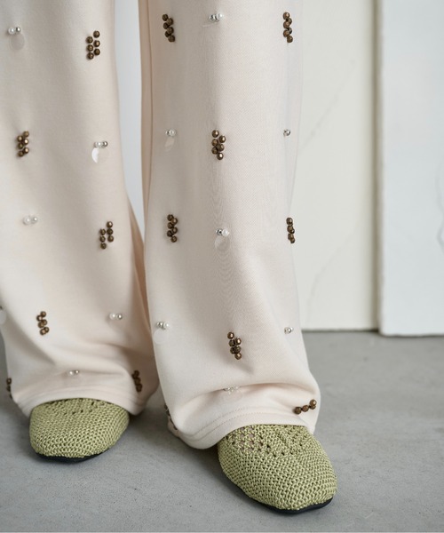 THE YOn（ザヨン）の「ビジューデザインスウェットイージーパンツ（スウェットパンツ・レディース・アイボリー/サックスブルー/グレー・FREE）」の16枚目の写真